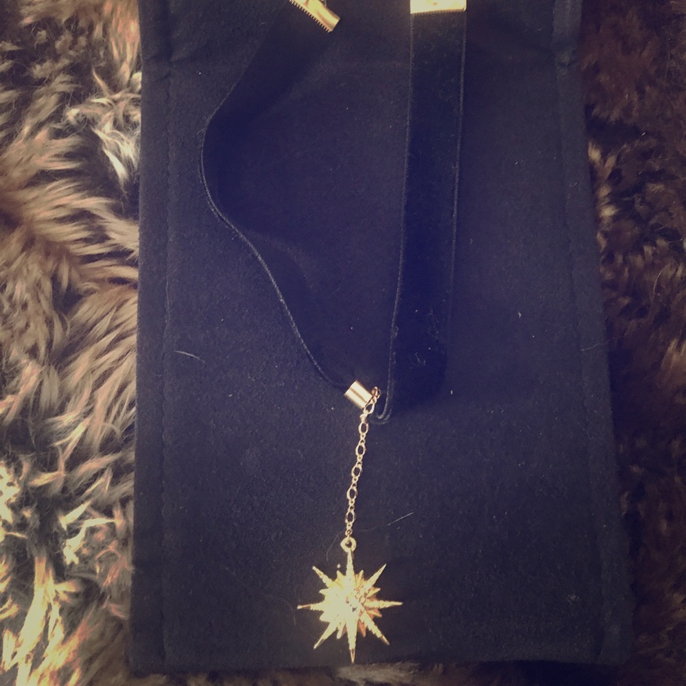 Beautiful choker with gold star and rhinestones